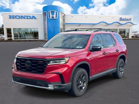 Used 2023 Honda Pilot TrailSport image 1
