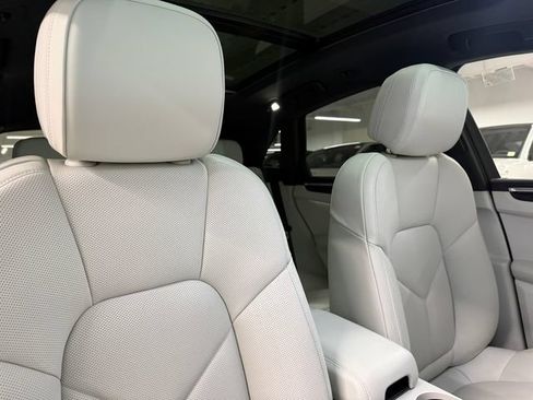 Certified 2026 Porsche Macan AWD/4WD image 26