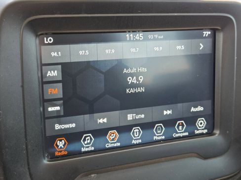 Used 2019 Jeep Renegade Latitude FWD image 15