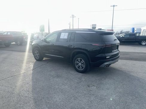 Used 2025 Chevrolet Traverse LT image 7