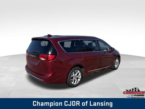 Used 2018 Chrysler Pacifica Touring-L Plus w/ Tire & Wheel Group image 9