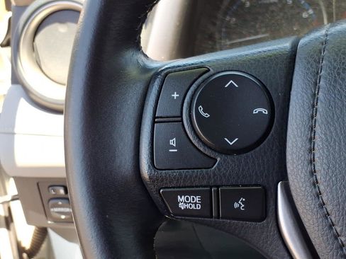 Used 2018 Toyota RAV4 XLE AWD/4WD image 37