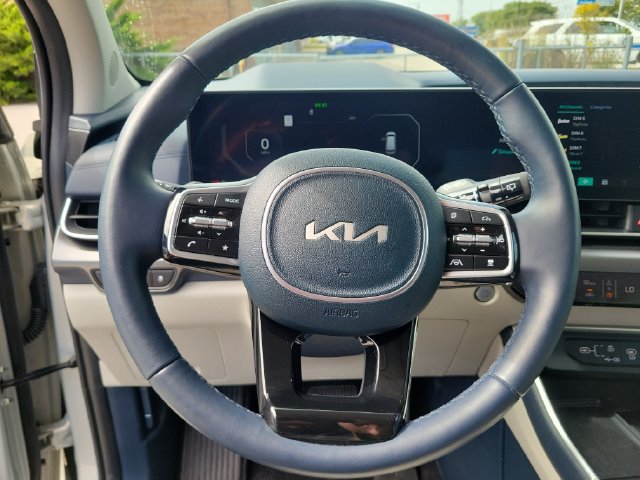 Used 2025 Kia Carnival SX Prestige FWD image 22