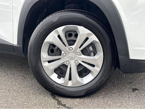 Used 2024 Chevrolet Trax LS w/ Driver Confidence Package FWD image 4
