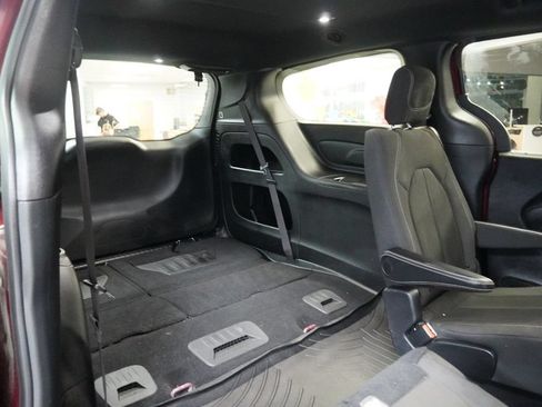Used 2019 Chrysler Pacifica Touring Plus w/ S Appearance Package FWD image 28