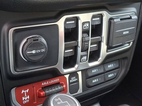 Used 2025 Jeep Wrangler Unlimited Sport AWD/4WD image 23