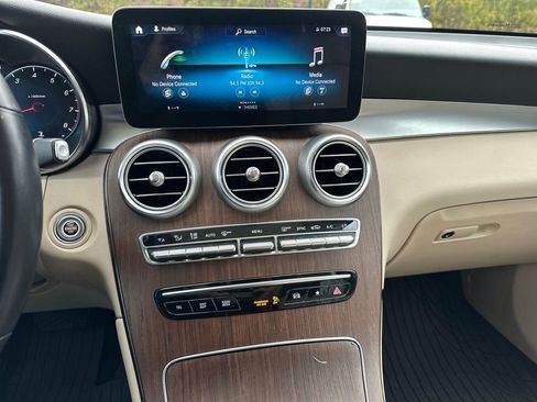 Certified 2022 Mercedes-Benz GLC 300 4MATIC image 4
