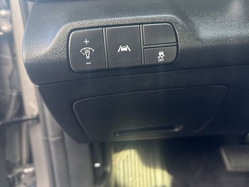 Used 2023 Hyundai Elantra SEL w/ Preferred Accessory Package image 12