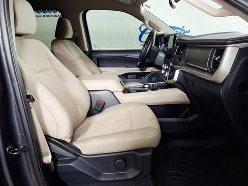 Used 2022 Ford Expedition XLT RWD image 12