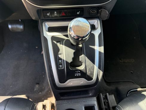 Used 2017 Jeep Compass Latitude FWD image 15