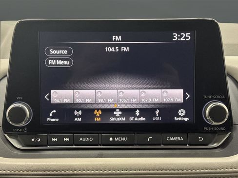 Used 2025 Nissan Rogue SV image 16