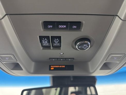 Used 2019 Chevrolet Suburban Premier w/ Premier Plus Edition image 23