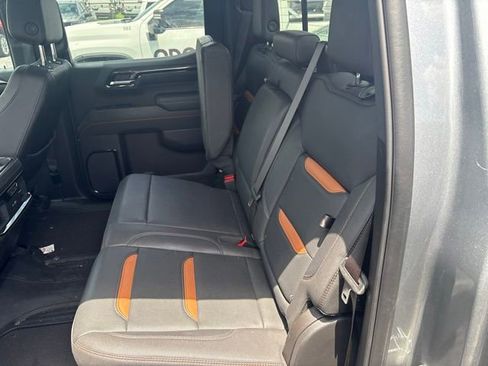 Used 2023 GMC Sierra 1500 AT4 w/ AT4 Premium Package AWD/4WD image 10