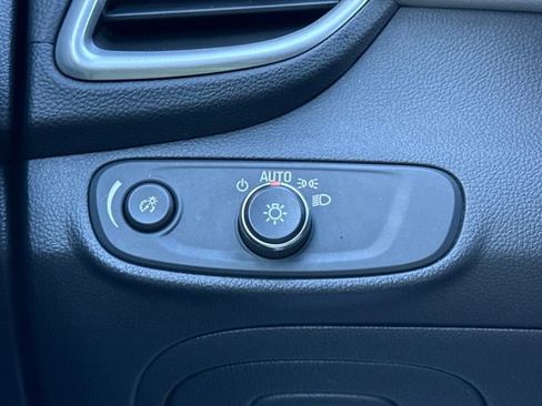 Used 2021 Chevrolet Trax LT image 19