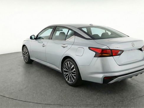 Used 2025 Nissan Altima 2.5 SV image 6