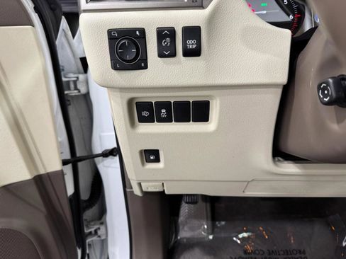 Used 2018 Lexus GX 460 image 31