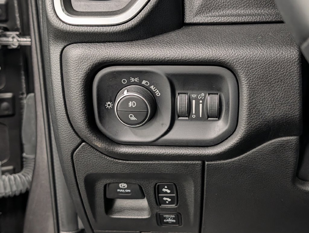 Used 2024 RAM 1500 Laramie AWD/4WD image 21