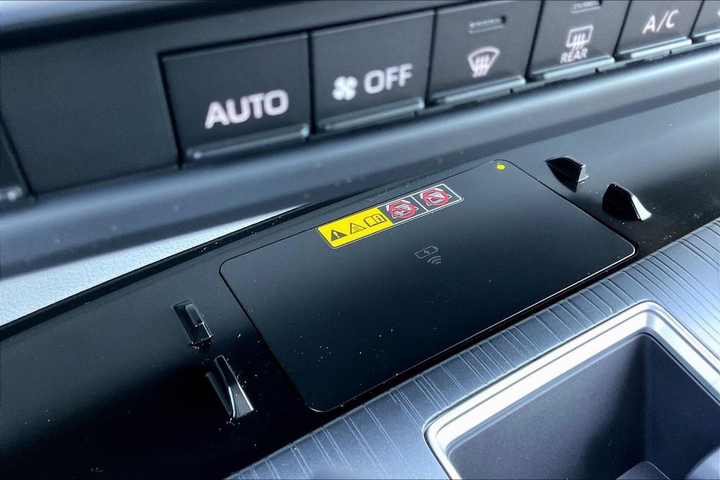 Used 2026 Toyota Sienna XLE FWD image 16