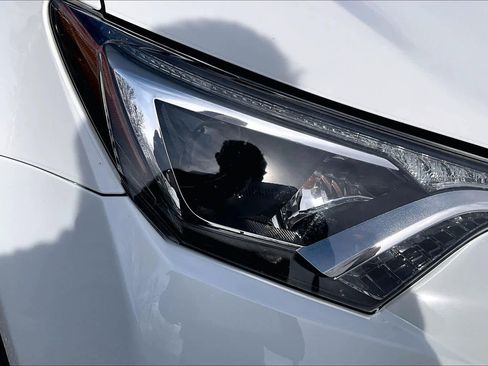 Used 2016 Toyota RAV4 XLE image 26