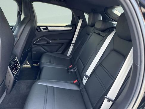 Used 2022 Porsche Cayenne Coupe AWD/4WD image 31