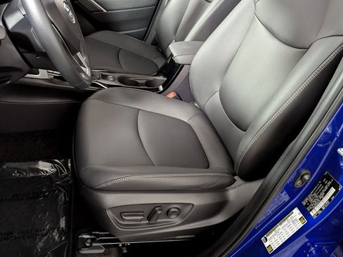 Certified 2022 Toyota Corolla Cross XLE image 22