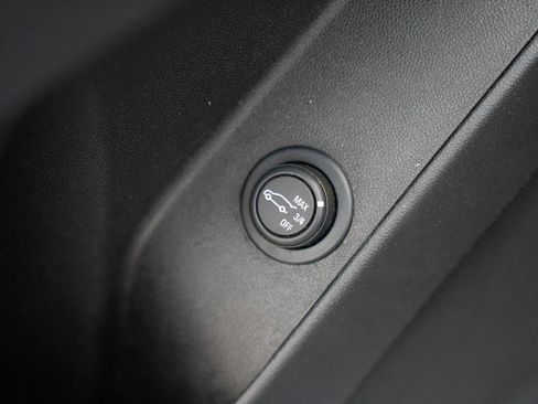 Used 2018 Chevrolet Equinox LT FWD image 21