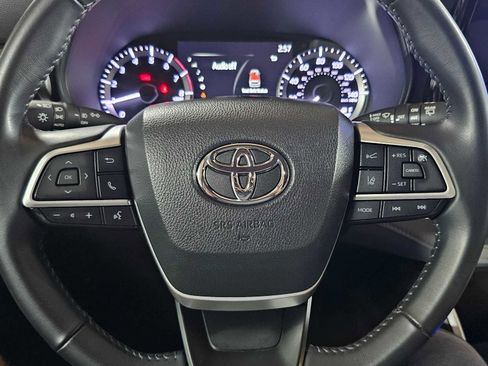 Used 2023 Toyota Highlander LE image 26