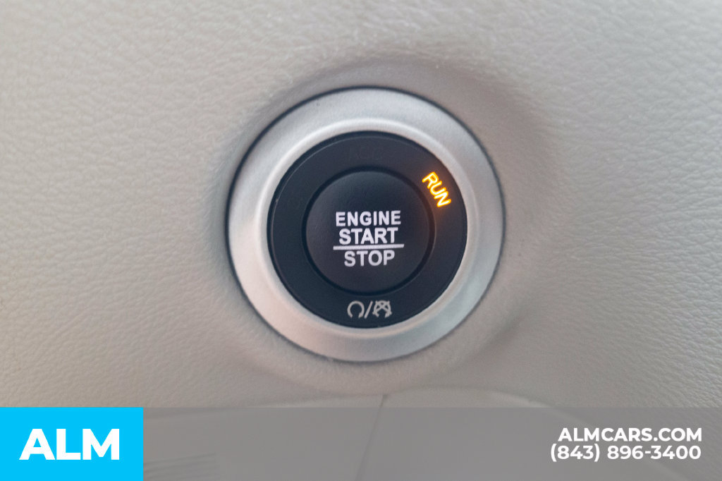 Used 2024 Chrysler Pacifica Touring-L FWD image 28
