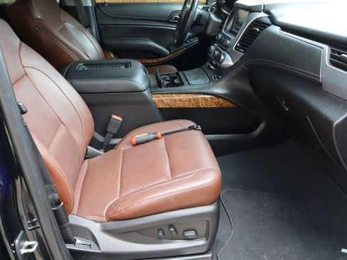 Used 2019 Chevrolet Tahoe Premier w/ Premier Plus Edition RWD image 18