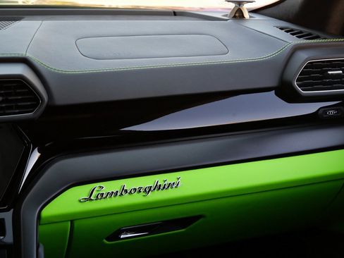 Used 2023 Lamborghini Urus S image 25