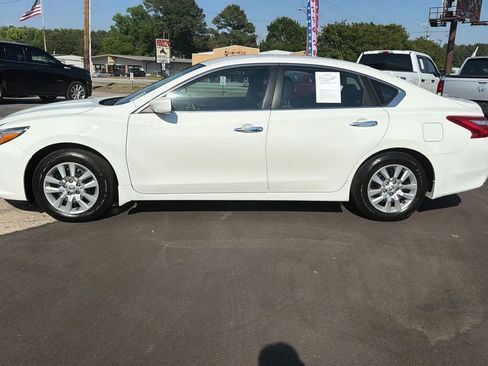 Used 2017 Nissan Altima 2.5 S w/ Interior Lighting Package FWD image 4