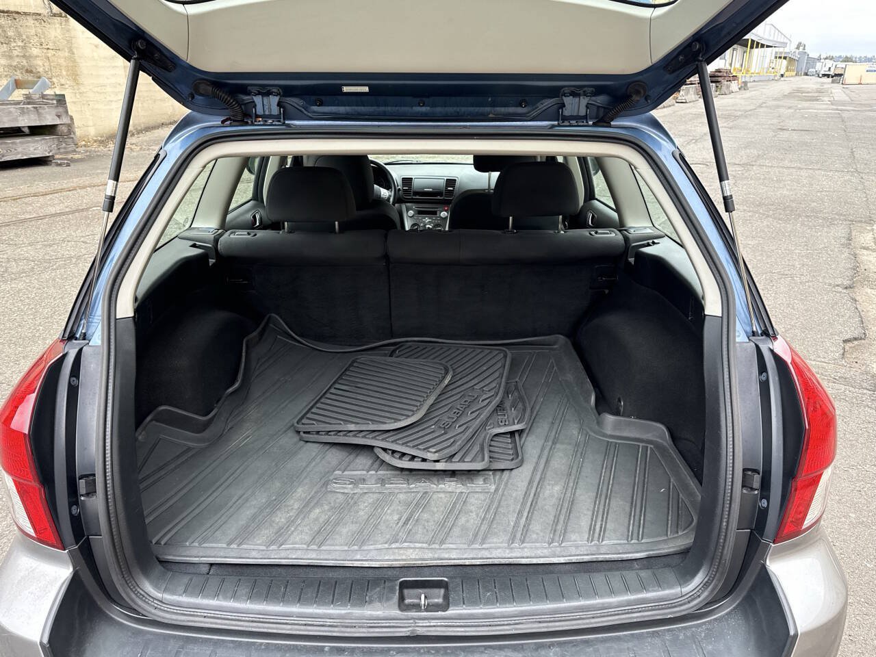 Used 2009 Subaru Outback 2.5i Special Edition AWD/4WD image 13