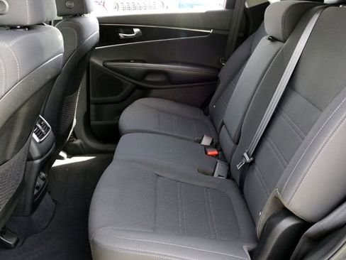 Used 2020 Kia Sorento S image 24