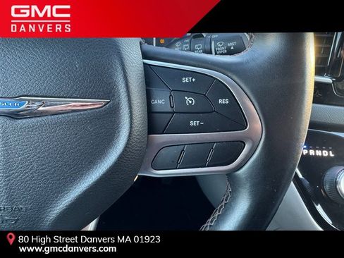 Used 2018 Chrysler Pacifica Touring-L image 13