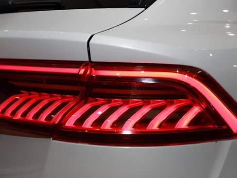 Used 2021 Audi SQ8 Premium Plus w/ SQ8 Black Optic Package image 31