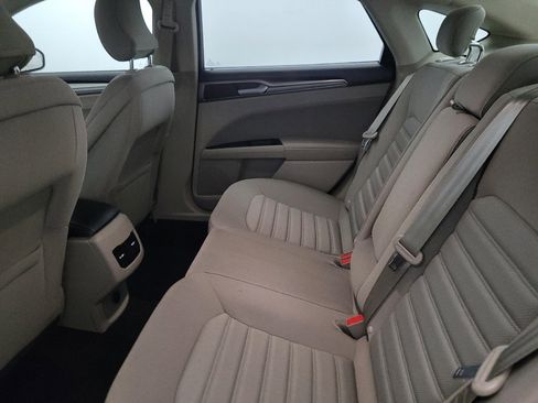 Used 2019 Ford Fusion SE FWD image 18