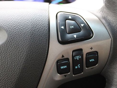 Used 2018 Ford Taurus SEL FWD image 18