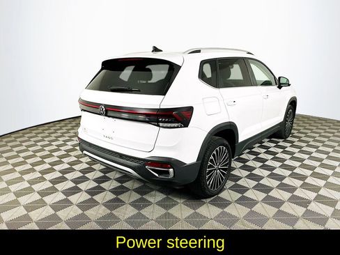 Used 2025 Volkswagen Taos SE FWD image 10