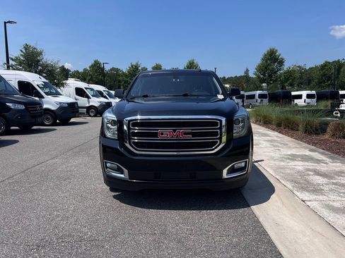 Used 2017 GMC Yukon SLE w/ SLE Value Package image 2