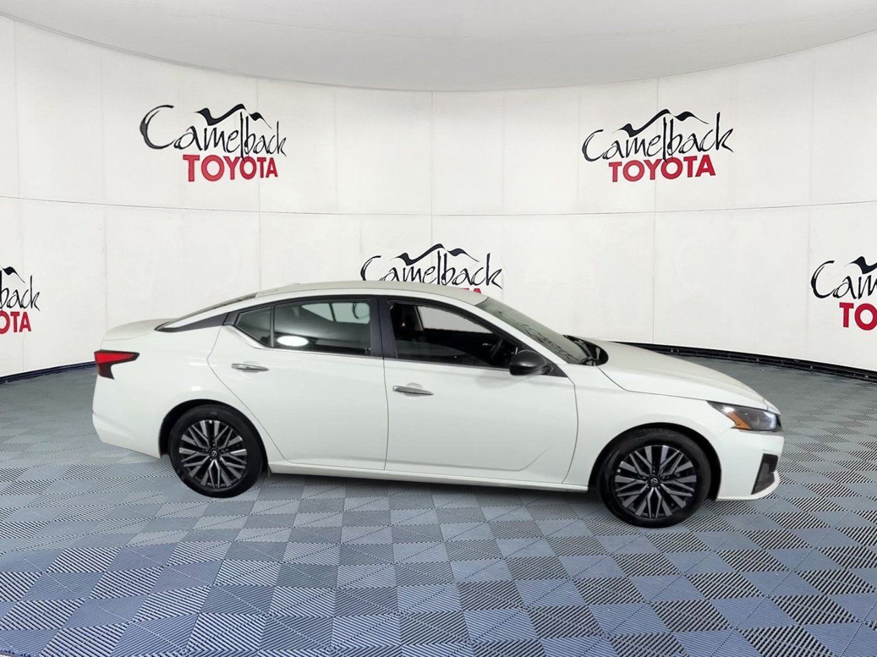 Used 2025 Nissan Altima 2.5 SV FWD image 4