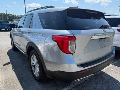 Used 2022 Ford Explorer XLT w/ Equipment Group 202A RWD image 4