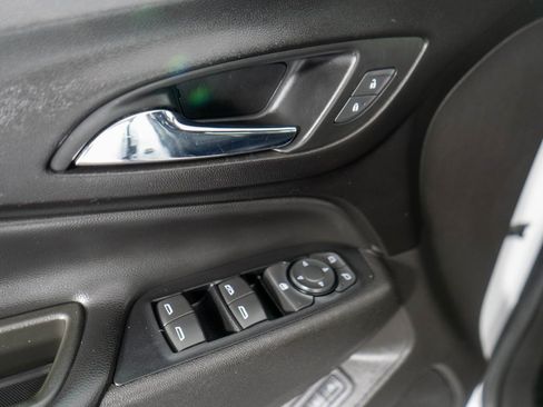 Used 2018 Chevrolet Equinox Premier image 24