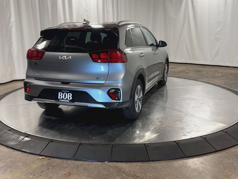 Certified 2022 Kia Niro LX image 9