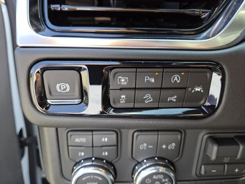 New 2026 GMC Yukon XL Elevation image 12