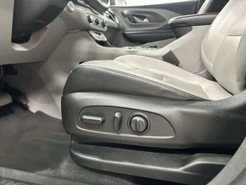 Used 2024 GMC Terrain SLT FWD image 26