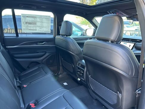 New 2025 Jeep Grand Cherokee Limited w/ Black Appearance Package image 42