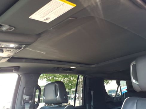 Used 2023 Cadillac Escalade ESV Sport AWD/4WD image 5