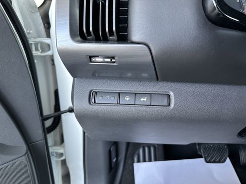 Used 2023 Nissan Pathfinder SL AWD/4WD image 18