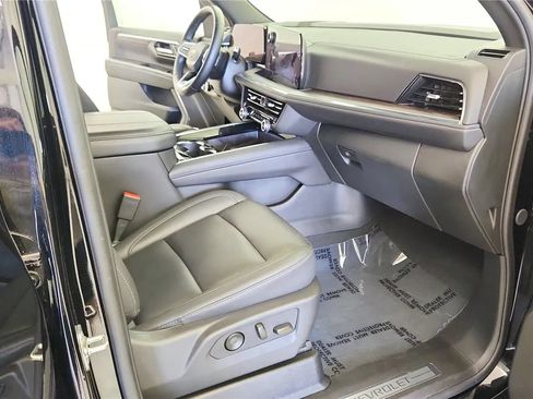 Used 2025 Chevrolet Suburban LT w/ Comfort Package AWD/4WD image 36