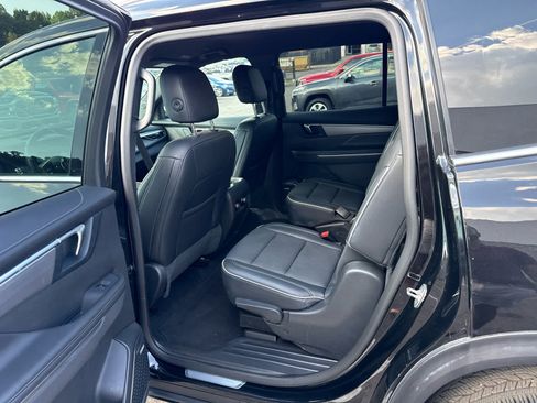 Used 2025 Buick Enclave Preferred FWD image 9